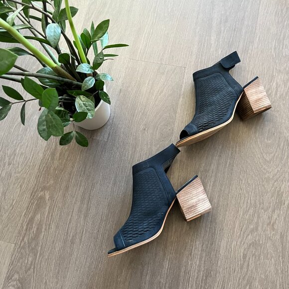 Vince Camuto Navy Suede Open-Toed Sandal with Chunky Heel and Velcro Strap - Picture 9 of 9